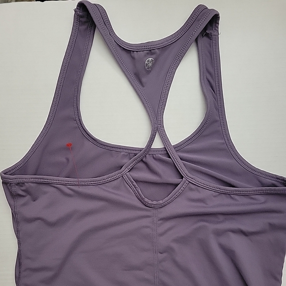 Gaiam Racer Back Yoga Tank Top. Purple. M. Ribbed on the sides - Picture 2 of 6